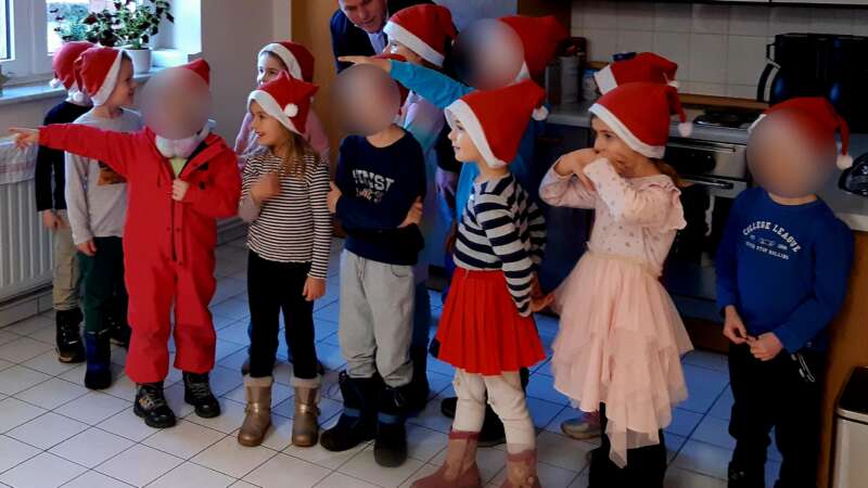 Weihnachtsprogamm mit den Kindern unserer Paten-Kita „Stadtmitte“